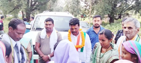 चित्रकोट के दुर्गम और दूरस्थ क्षेत्रों के दौरे पर विधायक, ग्रामीणों से हुए रूबरू