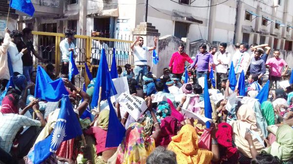 शौचालय निर्माण राशि गबन का आरोप