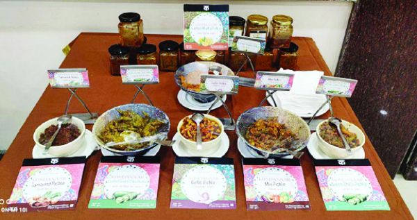  मुख्यमंत्री बैठक में उड़ान उत्पादों का कलेक्टरों ने चखा स्वाद