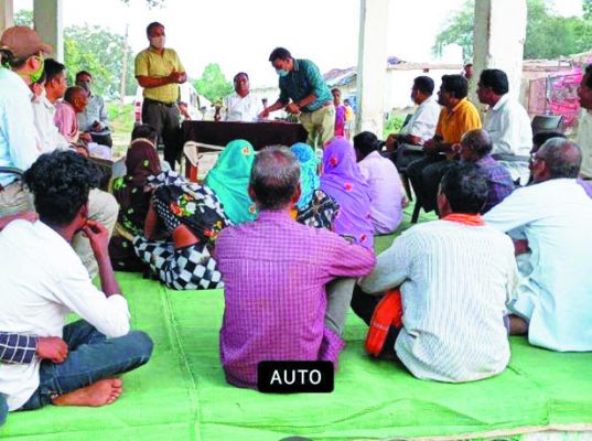 कलेक्टर की चौपाल, कोरोना टीका के लिए किया जागरूक
