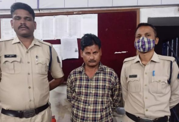 शादी का झांसा देकर 26 साल छोटी लड़की से रेप, अश्लील वीडियो बनाकर धमकी भी, जमीन दलाल गिरफ्तार