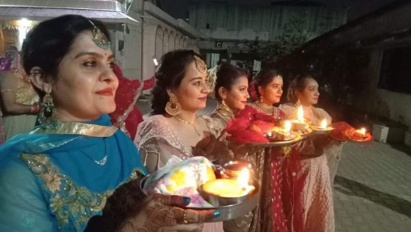 सौभाग्यवती की कामना, रखा निर्जला व्रत