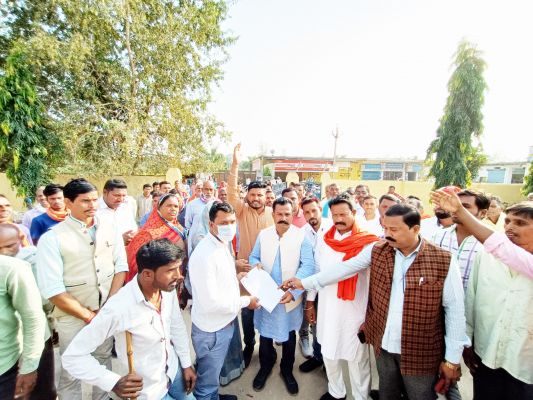 मांगों को ले किसान संघ ने सौंपा ज्ञापन