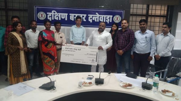  मंडल अध्यक्ष ने दी हितग्राहियों को राशि