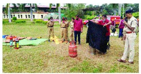 एनसीसी विशेष शिविर: कैडेटों को ट्रेंनिग