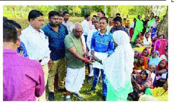   ग्रामीणों की समस्याओं से रूबरू हुए संसदीय सचिव,  पट्टा वितरण