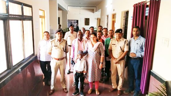 प्रोजेरिया पीडि़त शैलेंद्र को एसपी ने किया सम्मानित