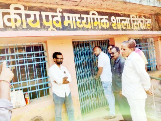 सिघोड़ा स्कूल मेें शिक्षकों की कमी