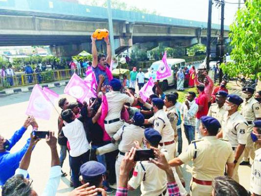 छजकां ने सौंपा ज्ञापन, लापरवाह अफसरों-कर्मियों पर कार्रवाई की मांग
