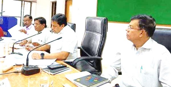 समय पर कार्य पूरा न करने वाले पंचायतों को नोटिस