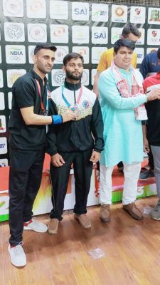 राष्ट्रीय ग्रेपलिंग कुश्ती  में मोरध्वज को सिल्वर मैडल,  लौटने पर जोरदार स्वागत