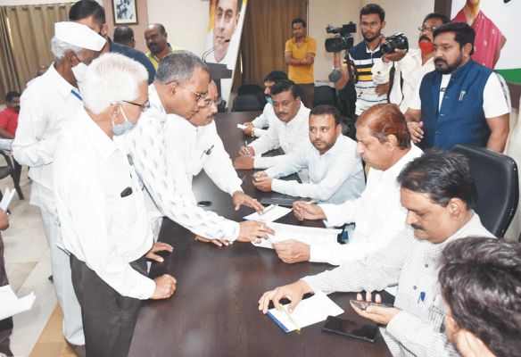  अकबर ने सुनी जनसमस्याएं डेढ़ सौ से अधिक आवेदन मिले