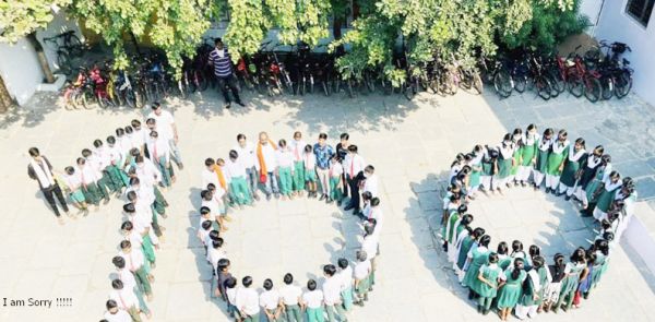  ड्डमानव श्रृंखला बनाकर किया मोदी का आभार