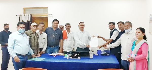 मांगों को ले सह. समिति कर्म. संघ ने सौंपा ज्ञापन,  8 से बेमुद्दत हड़ताल की चेतावनी