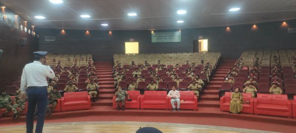 कृषि महाविद्यालय में साइबर क्राइम व यातायात की दी जानकारी