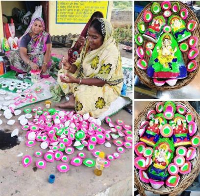 गोबर से बना रही समूह की महिलाएं दिये व पूजन सामाग्रियां