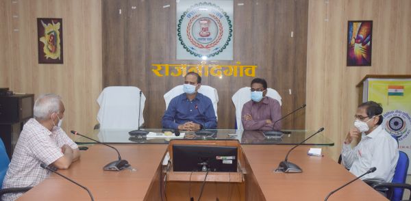 जेनरिक दवाईयां लिखकर जरूरतमंदों की मदद करें डॉक्टर-कलेक्टर