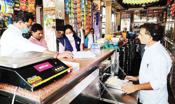 5 खाद्य नमूने जांच में अमानक और 5 मिथ्या छापा