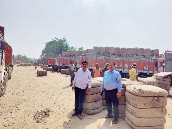 नए बारदाने की पहुंची रैक, जिले को मिलेंगे 952 गठान बारदाने
