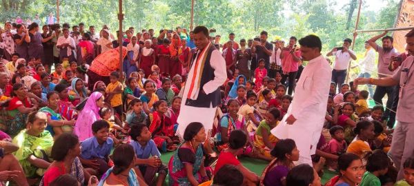 नक्सल प्रभावित किस्टाराम पहुंचे लखमा-मंडावी