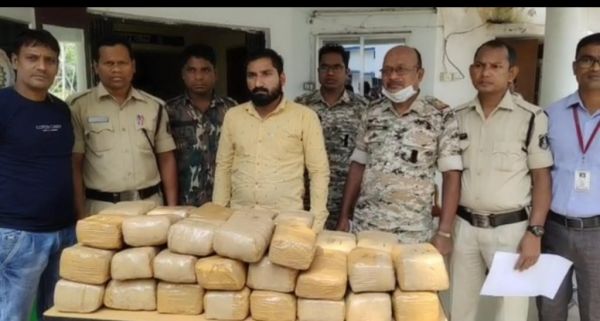 यात्री बस में गांजा तस्करी करते राजस्थान का युवक पकड़ाया