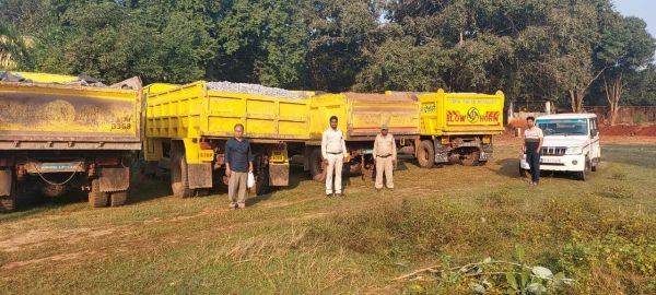  चूना पत्थर और रेत का अवैध परिवहन, 10 गाडिय़ां जब्त