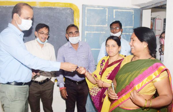 कलेक्टर ने शिक्षिकाओं को किया प्रोत्साहित