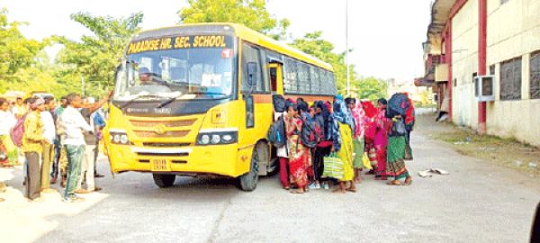 अंतागढ़ से पैदल आए आदिवासियों को बस से भेजा