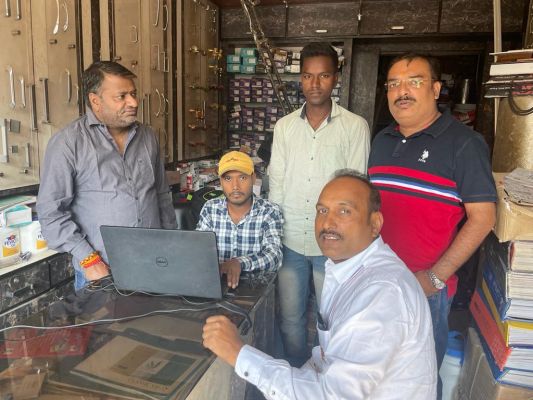 ई-श्रमिक कार्ड बनाये जा रहे