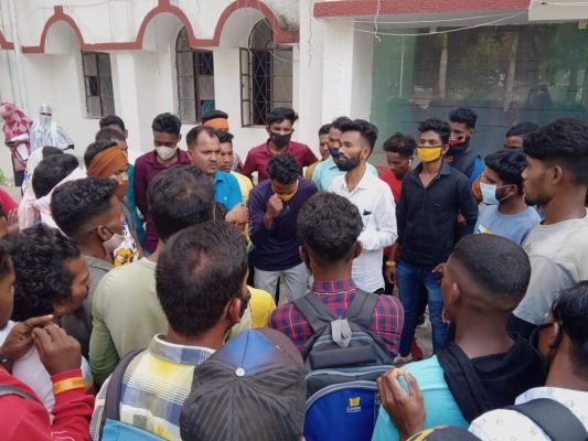 फर्जी निवासी प्रमाण पत्र से नौकरी, विरोध में उतरे बेरोजगार युवा