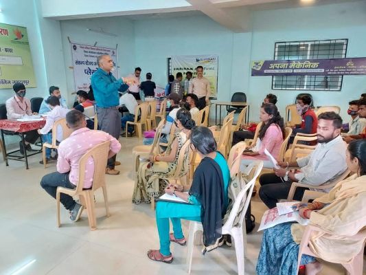 लाईवलीहुड कॉलेज आड़ावाल में प्लेसमेंट कैंप