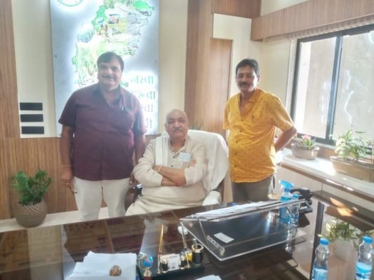 कृषि मंत्री से 31 फीसदी महंगाई भत्ता दिलाने की मांग