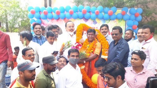 नपाध्यक्ष को जन्मदिन की बधाई देने तांता, लाखों की सौगात