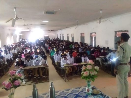 साइबर अपराध से बचने किया जागरूक