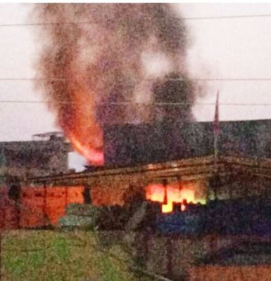 जूता दुकान के गोदाम में लगी आग, लाखों का नुकसान