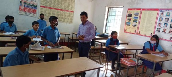 माटकसा स्कूल की एक कक्षा का छत झुका, लापरवाही पर होगी कार्रवाई