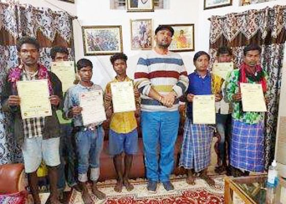 पहाड़ी कोरवा युवकों ने लगाया धोखाधड़ी का आरोप,  बिना प्रशिक्षण के बांटे प्रमाण पत्र और डकार लिए लाखों