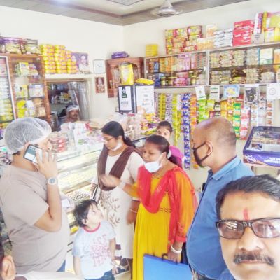 मिठाई दुकानों का निरीक्षण, लिए नमूने, जुर्माना