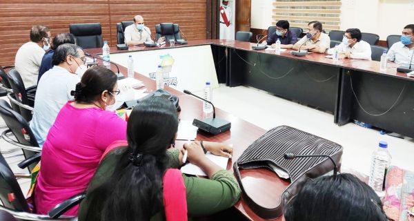 कृत्रिम गर्भाधान की धीमी प्रगति पर कलेक्टर ने जताया असंतोष