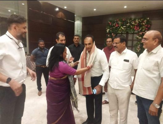 राजनीतिक पारी की शुरुआत करेंगे राजेश चौहान, कांग्रेस में हुए शामिल