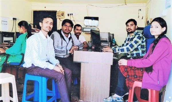 सरकारी योजना का लाभ उठाकर जितेन्द्र ने शुरू किया कम्प्यूटर ऑनलाईन सेंटर
