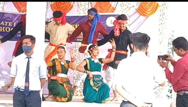 स्कूल में विविध कार्यक्रम आयोजित