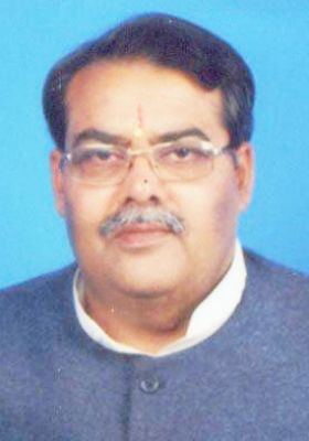 सोसायटियों में नहीं मिल रहा खाद - चौधरी