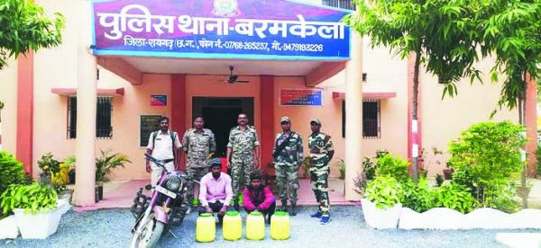 बुलेट पर शराब का अवैध परिवहन, दो गिरफ्तार