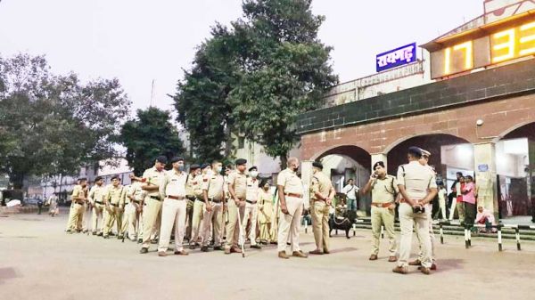 त्यौहार पर सुरक्षा के मद्देनजर पुलिस ने चलाया चेकिंग अभियान