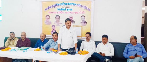 राजीव अध्यक्ष, अभिनव सचिव