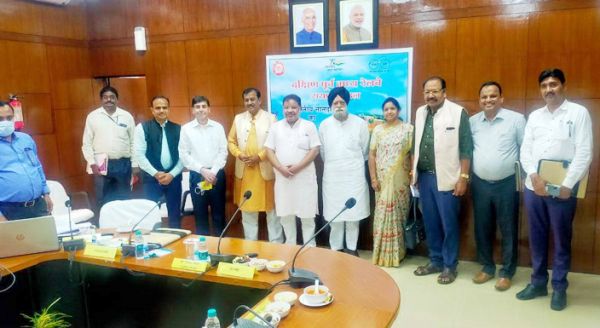नए रेल लाइन व यात्री सुविधाओं पर चर्चा