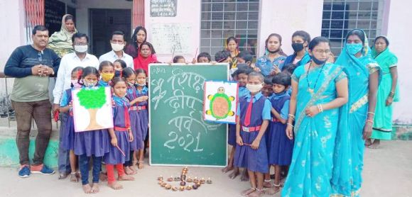 शिक्षा वह दीपक है, जो संकट के अंधकार को दूर करता है