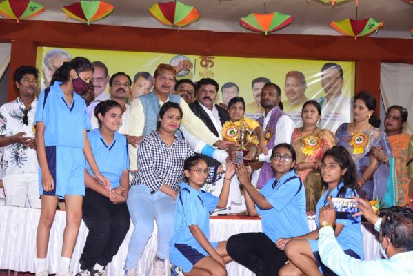 21वीं राज्य शालेय खेल स्पर्धा के विजेता सम्मानित