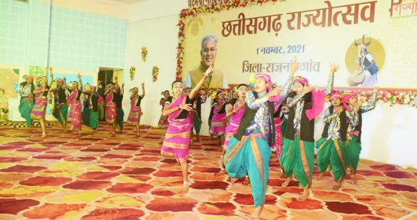 राज्योत्सव पर सांस्कृतिक कार्यक्रमों की रंगारंग प्रस्तुति